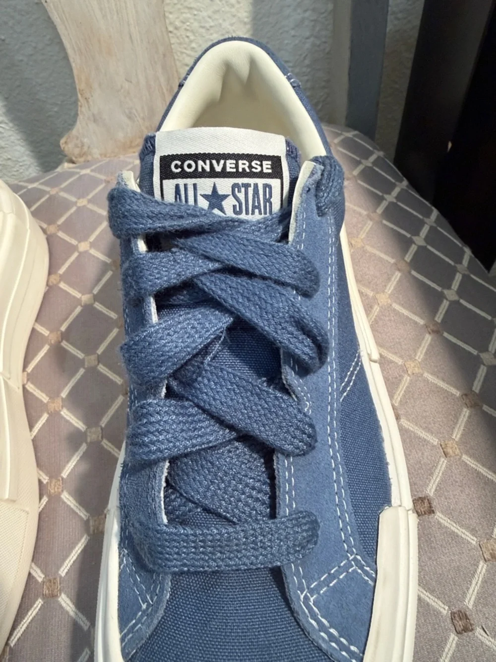 Men Converse shoes size 9 - Picture 3 of 6
